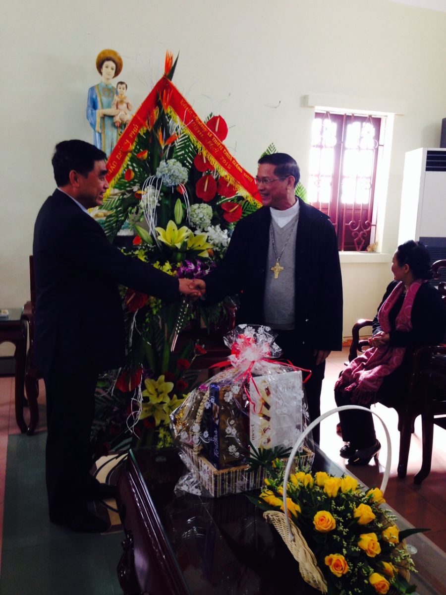 Government Religious Committee leader extends Christmas greetings to Catholics in Nam Dinh